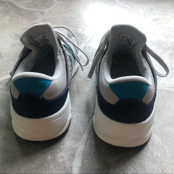 Grey New Balance kids shoes - Picture 3 of 5